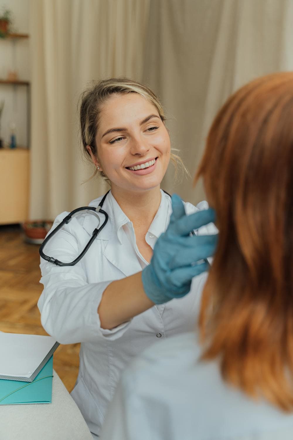 Dr. Sophie Laurent, fondatrice de la Clinique Lumea